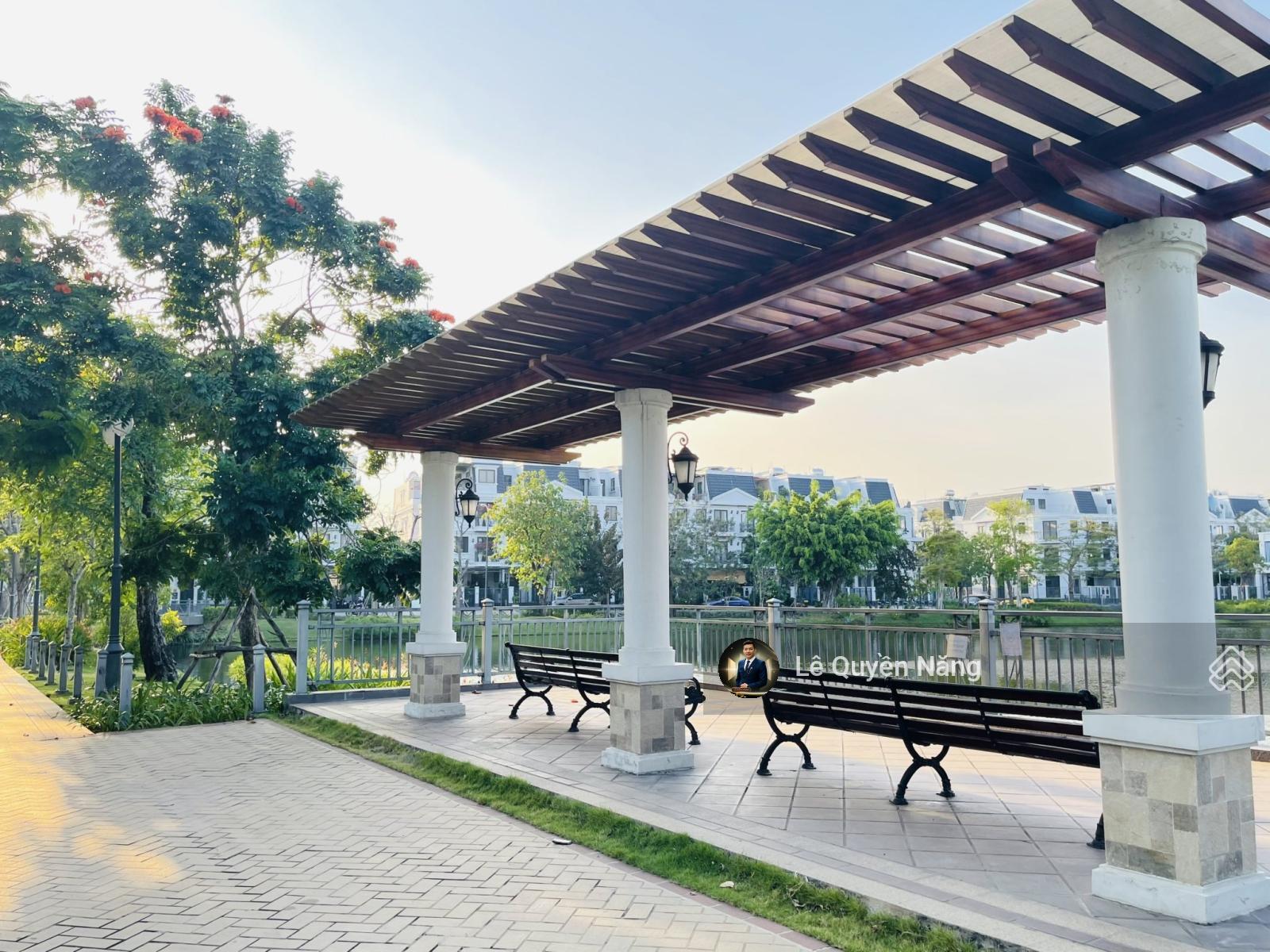 Chính chủ bán gấp Nhà phố rẻ nhất dự án Lakeview City Quận 2. Giá 17,5 tỷ bao gồm 100%.