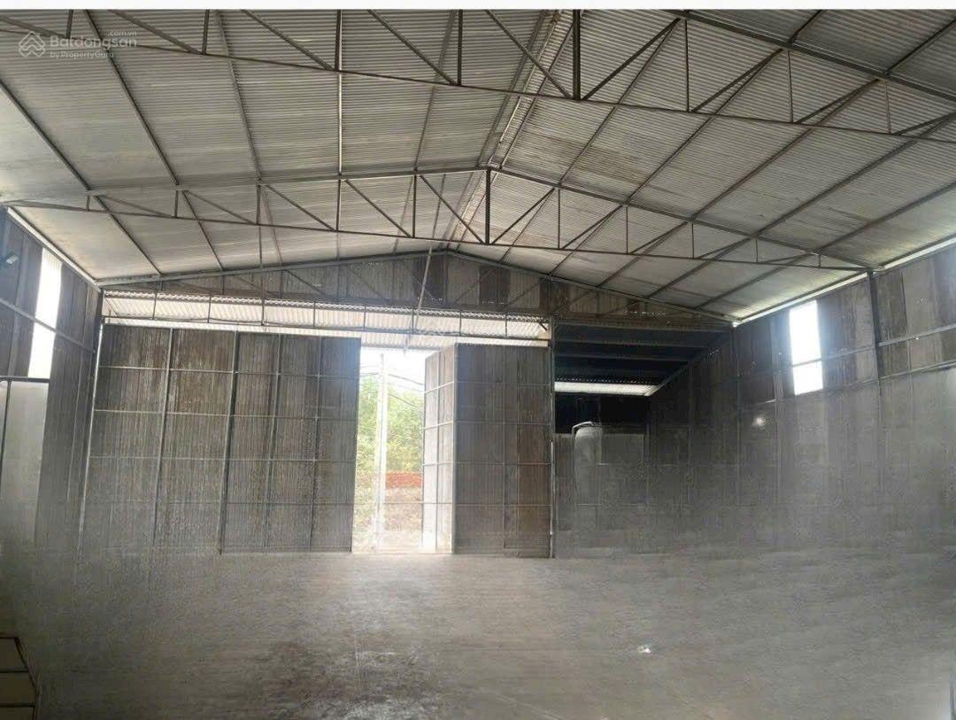 Cho thuê nhà xưởng Bắc Sơn, Trảng Bom, Đồng Nai. Diện tích: 1300m2. Có thể cơi nới thêm, sân b