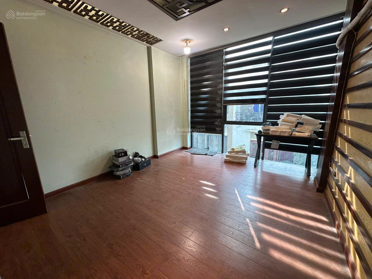 Cho thuê văn phòng Nguyễn Xiển- Nguyễn Trãi, 50 m2/tầng có 2 phòng làm việc giá chỉ 7 tr/tháng