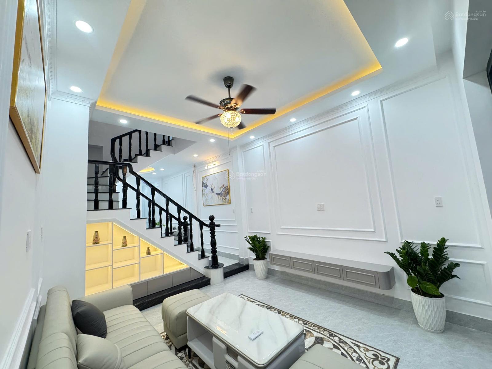 Siêu vị trí - nhà mặt tiền Phùng Há, Trung An, Mỹ Tho. DT: 4x19 hướng Nam 3PN3WC. Giá 4,8 tỷ TL