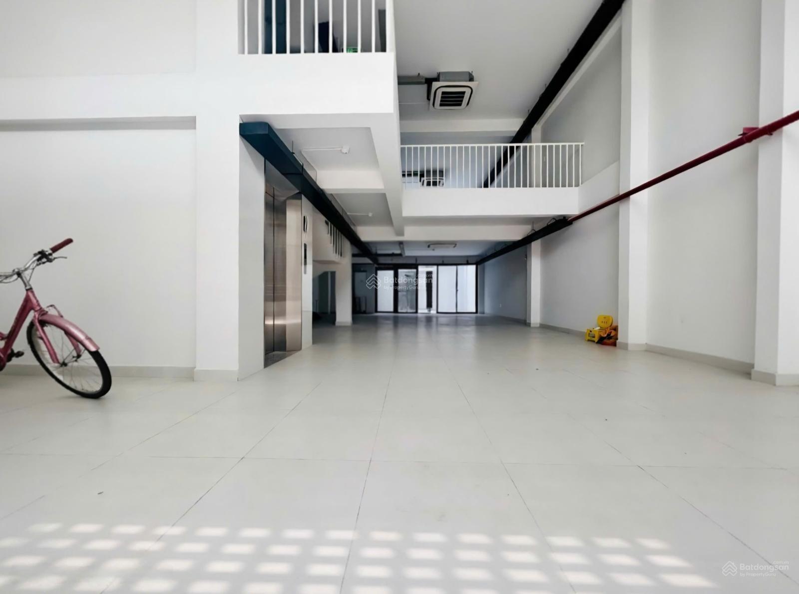 Nhà Nguyên Căn Văn Phòng Đường Lê Trung Nghĩa, Phường 12. DT: 8x23m. Trệt, Lửng, 4 Lầu. Sàn Suốt.