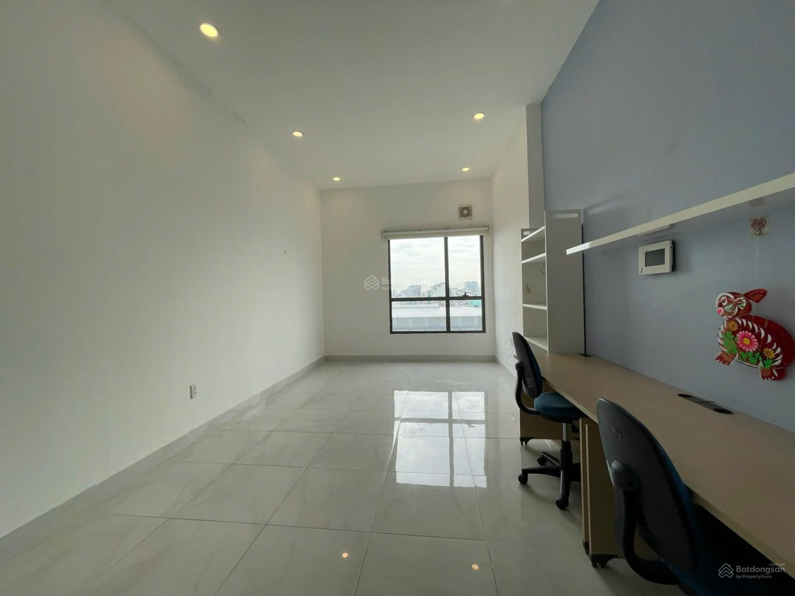 Cho thuê Garden Gate vào ở ngay nội thất văn phòng 36m2 nội thất y hình giá 9.5triệu gần sân bay