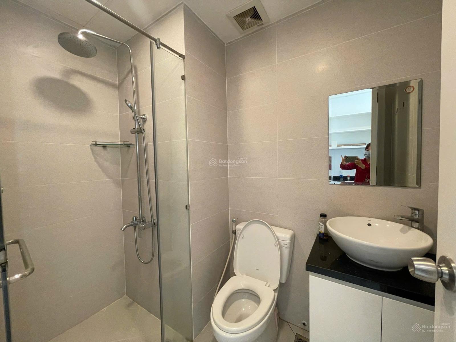 Cho thuê Garden Gate vào ở ngay nội thất văn phòng 36m2 nội thất y hình giá 9.5triệu gần sân bay