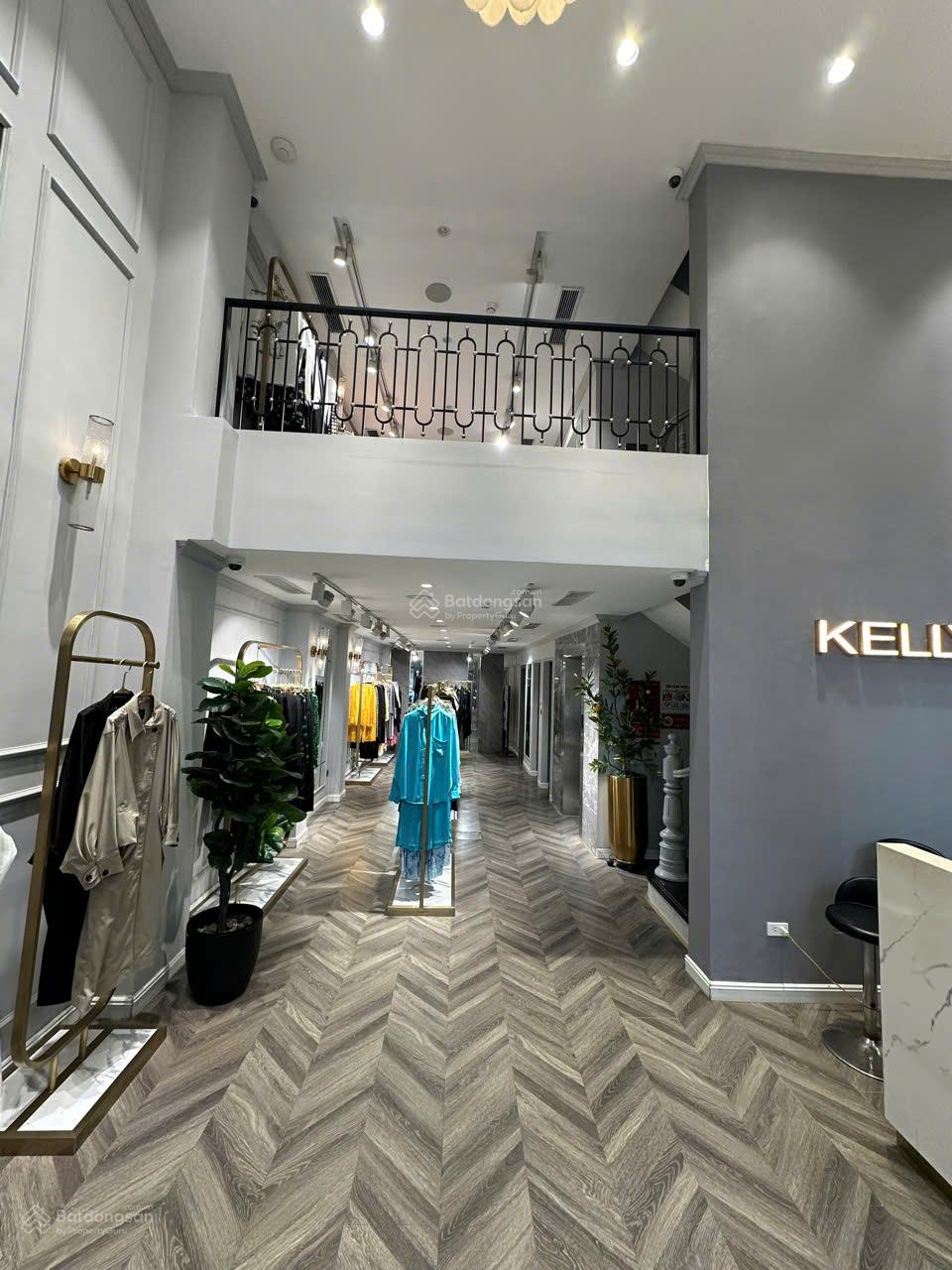 Cho thuê nhà mặt phố Quán Thánh: DT 80m2 x 2 tầng, MT 7m, nhà mới, giá 35 tr/th