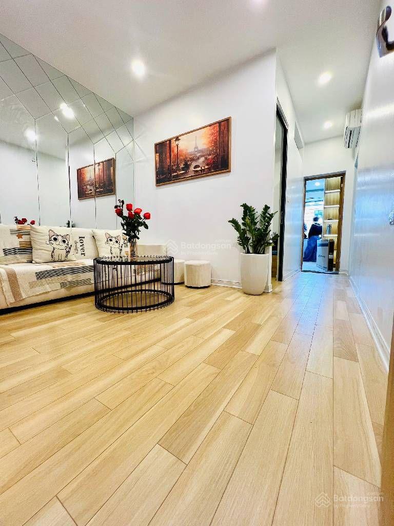 Nhỉnh 3 tỷ Bán tập thể Vĩnh Hồ Thái Thịnh: 65m 2 ngủ thoáng, dân trí tốt, ở luôn tặng nội thất Nhỉnh 3 tỷ Bán tập thể Vĩnh Hồ Thái Thịnh: 65m 2 ngủ thoáng, dân trí tốt, ở luôn tặng nội thất