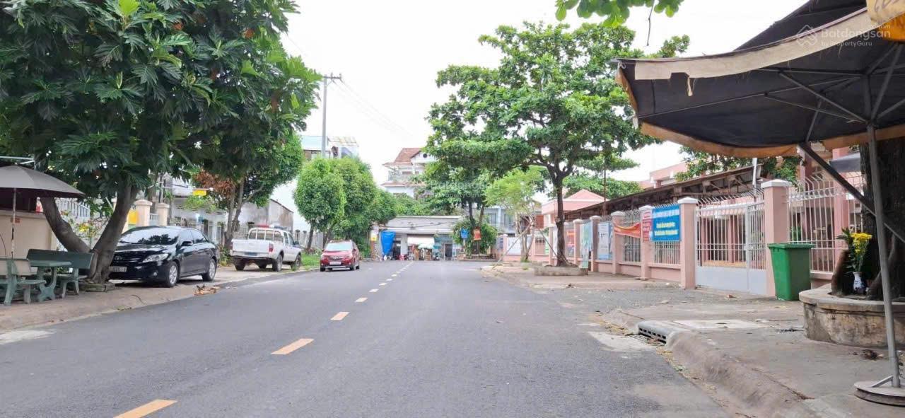 Chủ bán gấp hẻm oto 895 P Phú Hữu Quận 9 112m2 5x22m sổ hồng bao sổ full thổ XD tự do 0764 994 ***