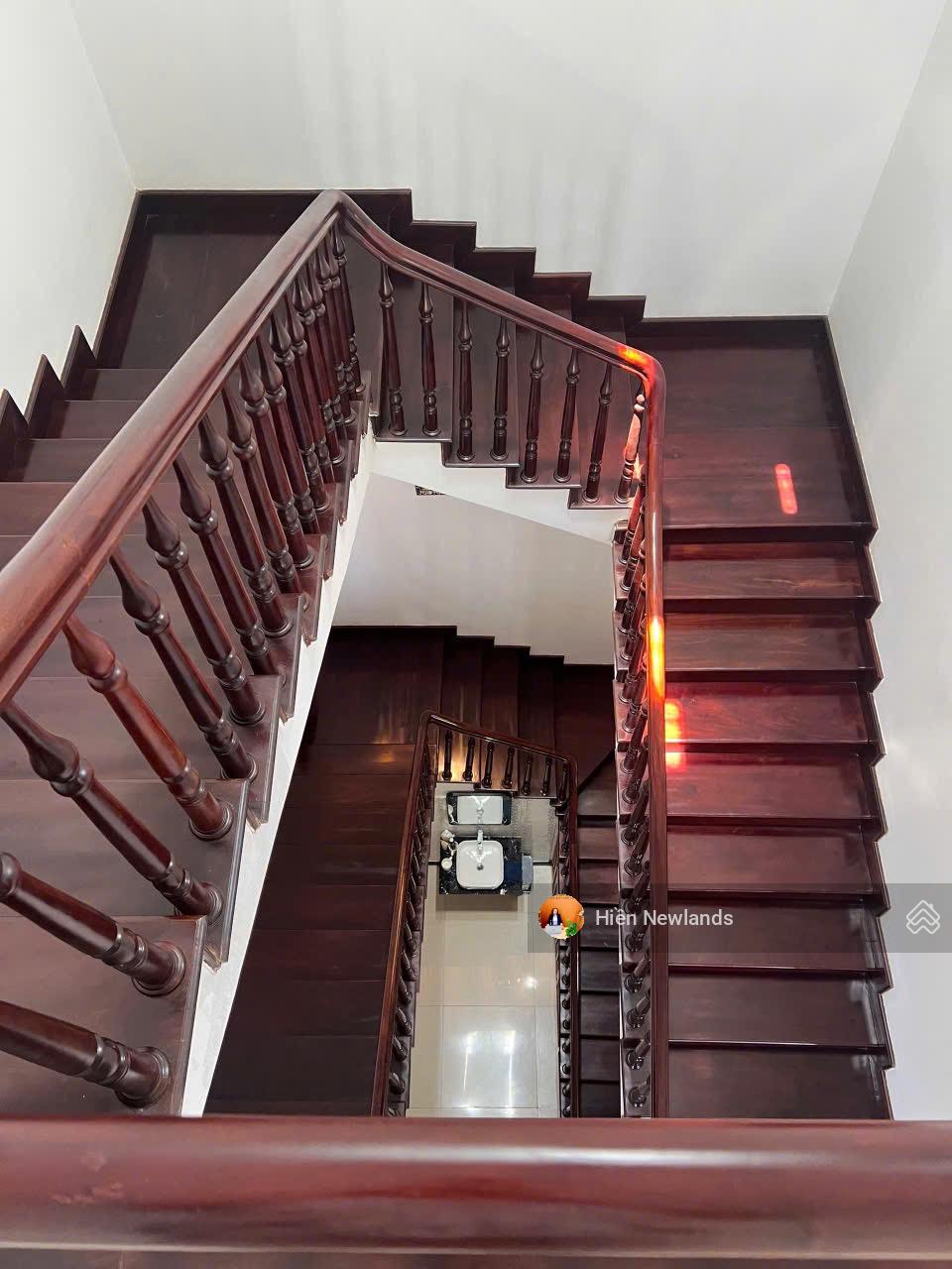 Bán biệt thự 3 tầng + 244m2 đất góc 2 mặt tiền đường 7,5m Sát Trần Quốc Hoàn Ngay Bãi Tắm Sơn Thuỷ