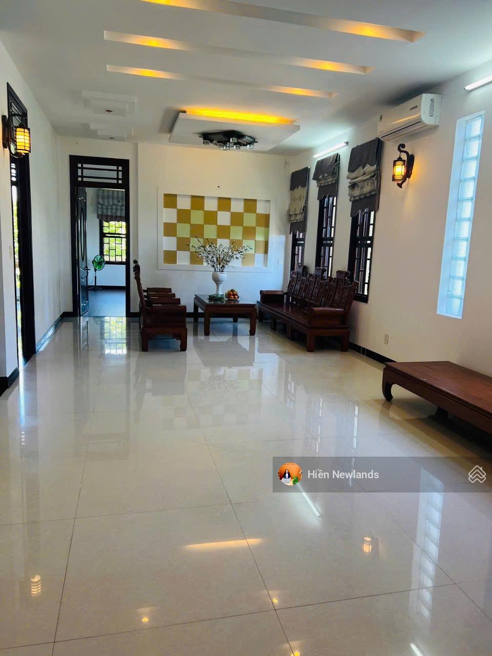 Bán biệt thự 3 tầng + 244m2 đất góc 2 mặt tiền đường 7,5m Sát Trần Quốc Hoàn Ngay Bãi Tắm Sơn Thuỷ