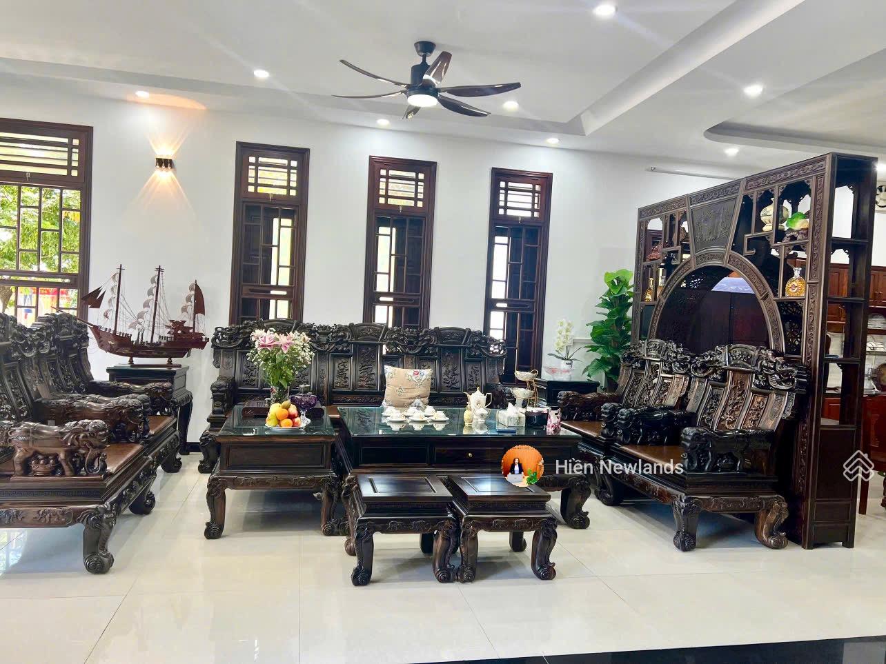 Bán biệt thự 3 tầng + 244m2 đất góc 2 mặt tiền đường 7,5m Sát Trần Quốc Hoàn Ngay Bãi Tắm Sơn Thuỷ