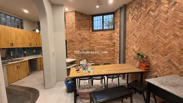 Căn nhà đẹp 3 tầng bán ở mặt công viên Thủ Lệ phố Bưởi và Đào Tấn đi vào, gần chợ