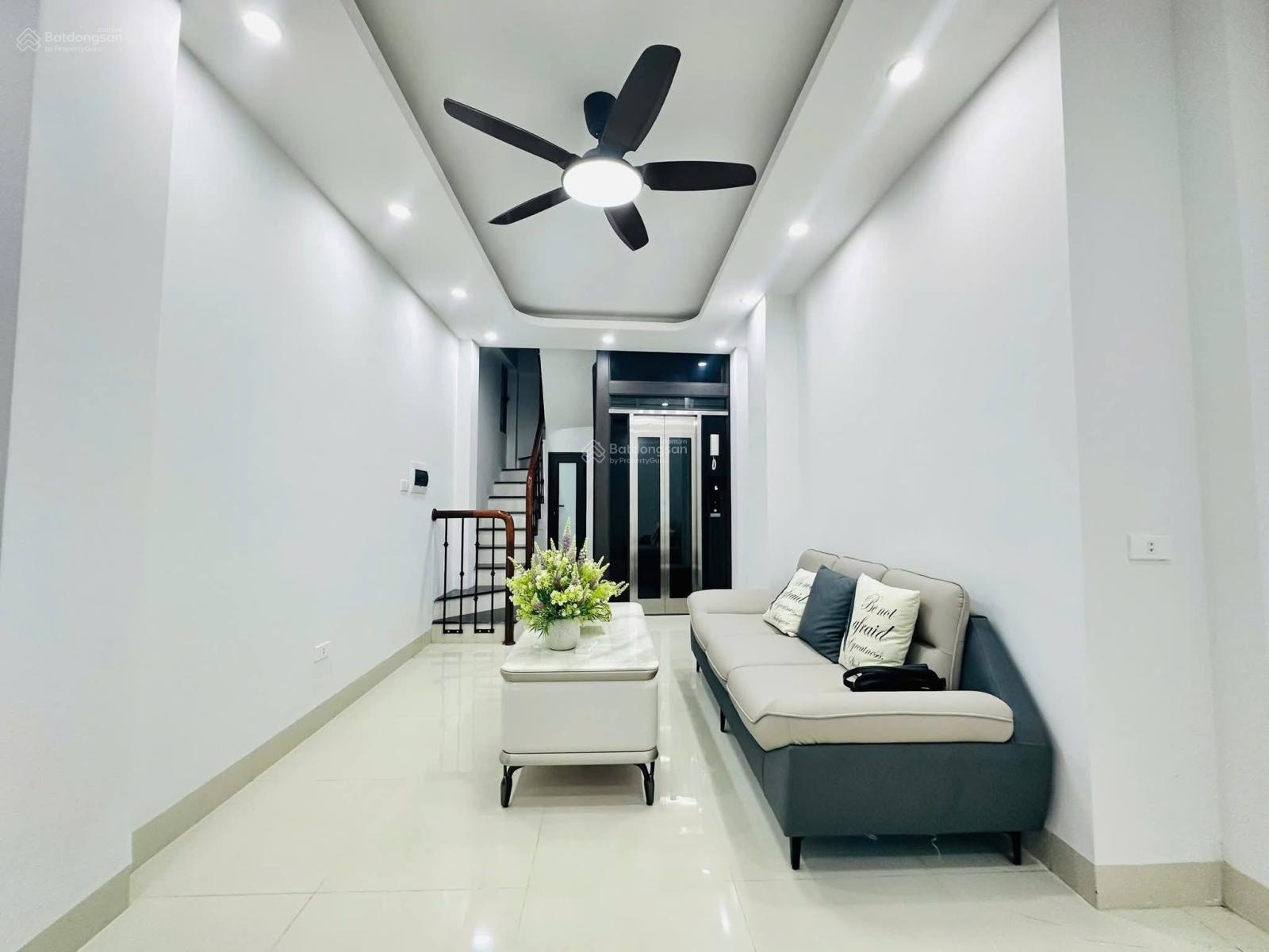 Vợ chồng em muốn bán nhà ngõ 766 Đê La Thành - Sổ 32m2 - 6 tầng - Có thang máy - Giá rẻ chỉ 8,6 tỷ.