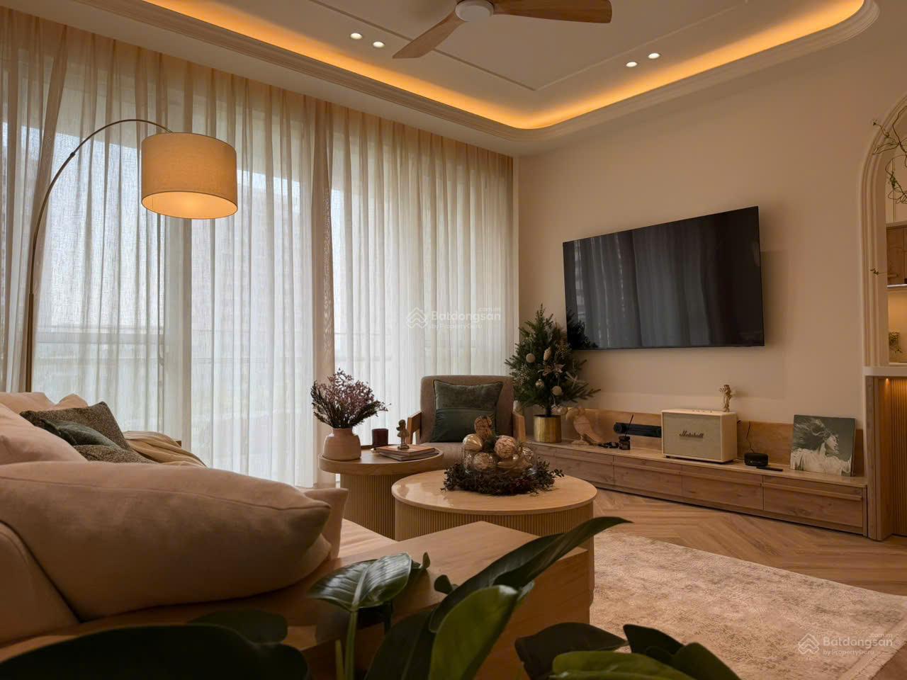 Bán căn hộ full nội thất mới 100%, diện tích 123m2, 3PN-2WC, căn góc, view công viên LH 0938 880 ***