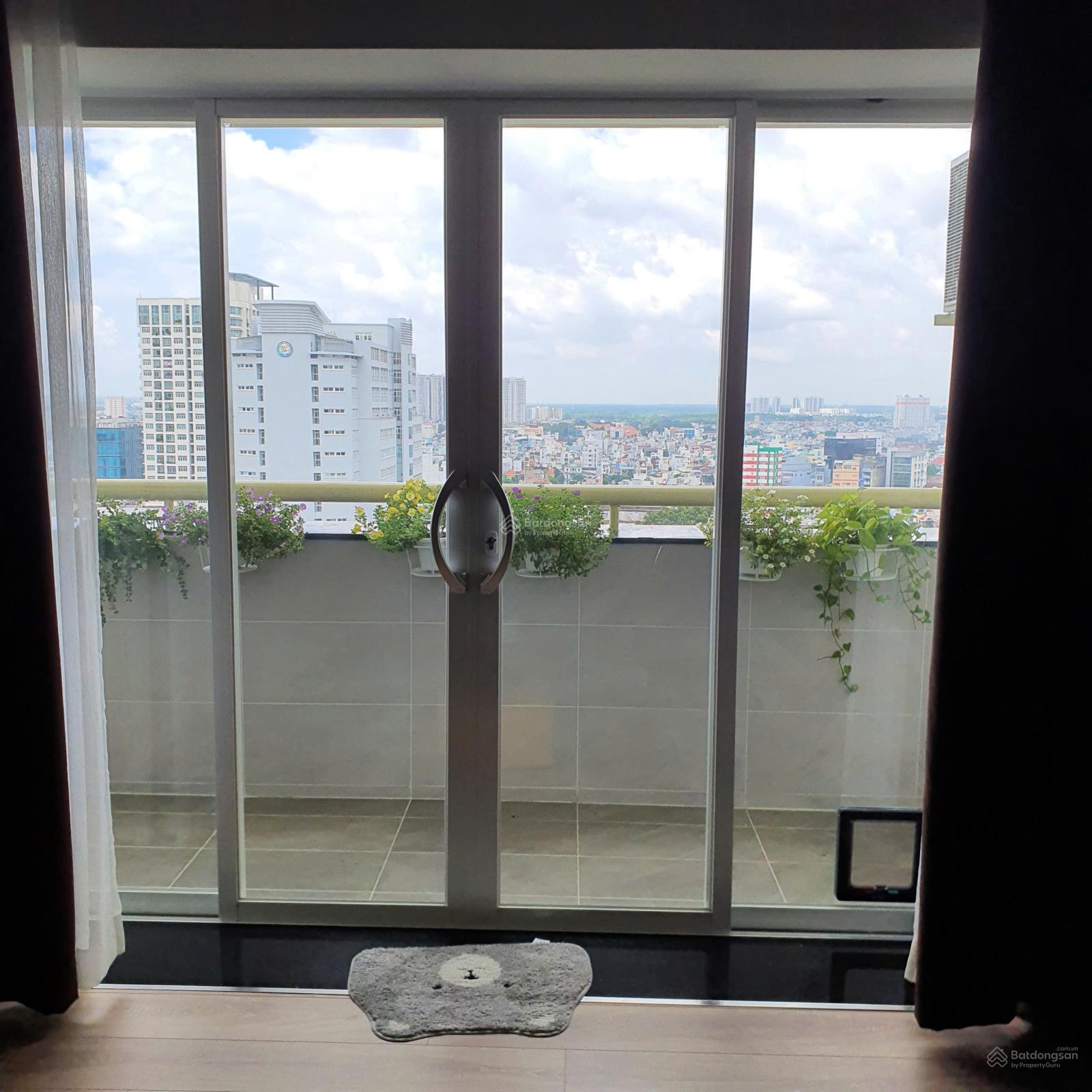 Chính chủ cần bán lại căn hộ cao cấp Hùng Vương Plaza, 126 Hồng Bàng, Phường 12, Quận 5