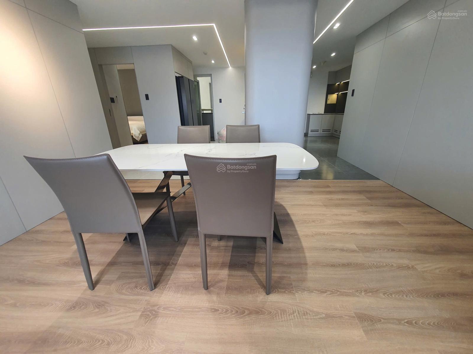 Chính chủ cần bán lại căn hộ cao cấp Hùng Vương Plaza, 126 Hồng Bàng, Phường 12, Quận 5