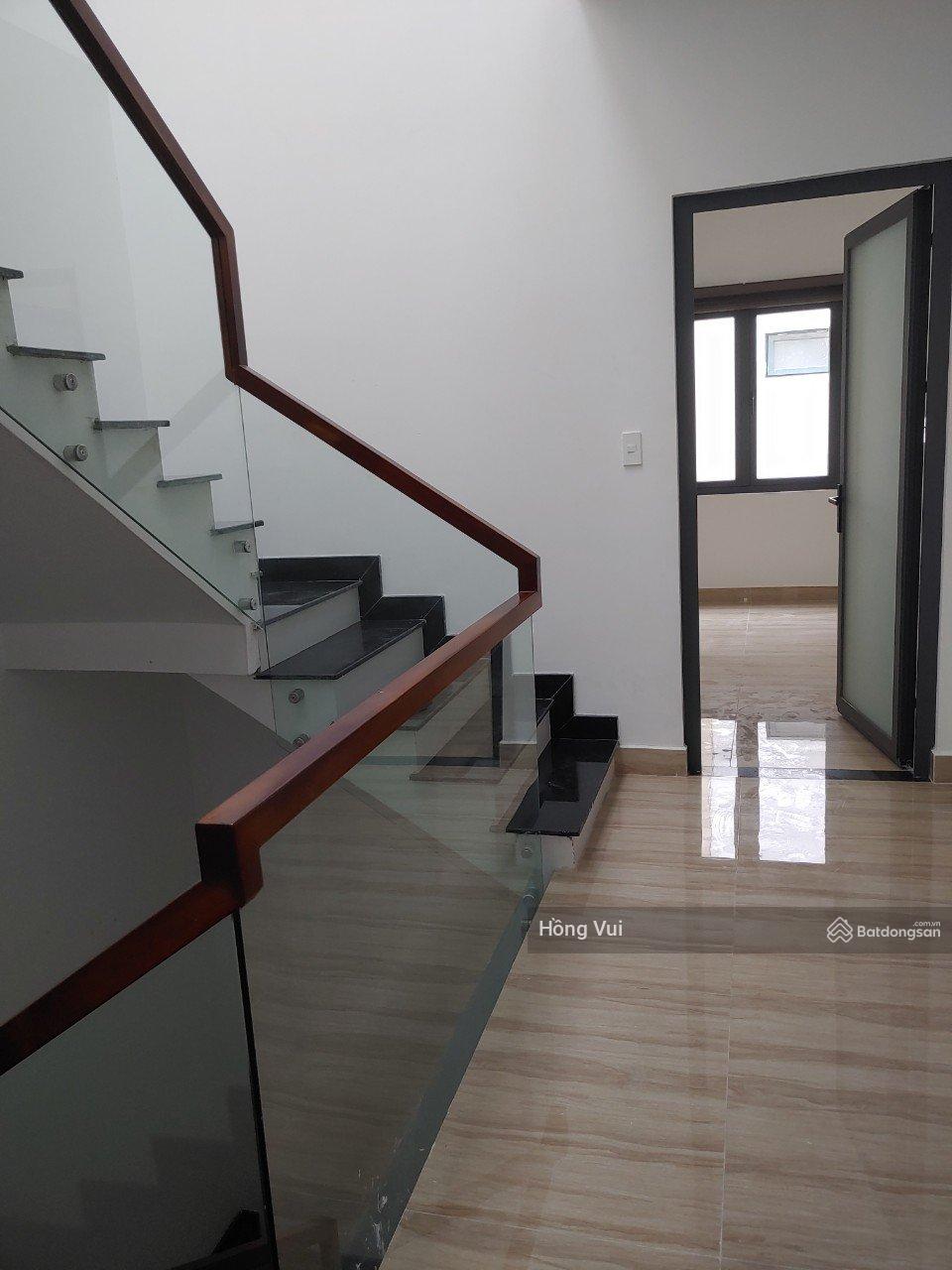 Cần bán nhà phố Ninh Giang gồm trệt 2 lầu 1 tum giá 8.5 tỷ, sổ hồng riêng.LH 0938 821 ***