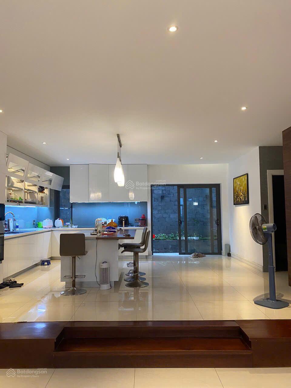 BÁN GẤP BIỆT THỰ MẶT TIỀN HỒ BIỂU CHÁNH PHÚ NHUẬN