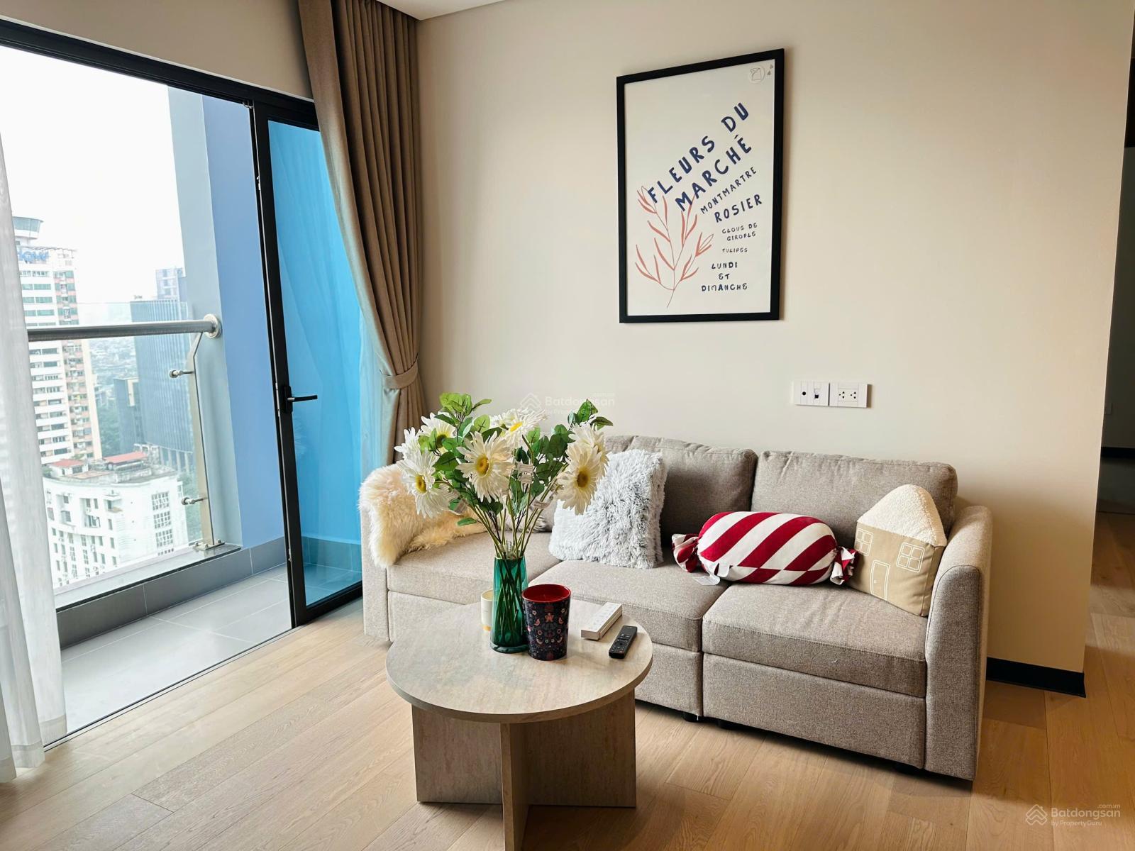 Gia đình cần bán căn 2pn 50m tòa Eco Green , full nội thất ,giá 4.5 tỷ.lh 0977 632 ***