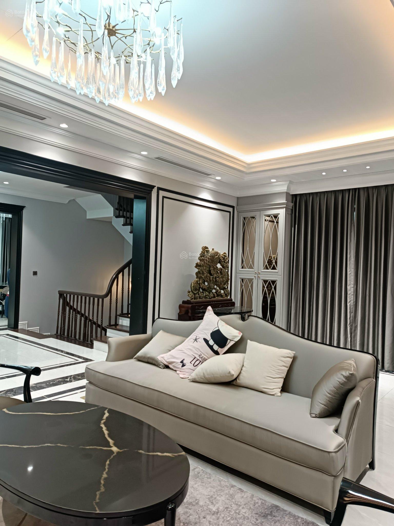 Bán nhanh BT đơn lập 350m giá 100 tỷ do kẹt tiền. Khu Vinhomes Harmony, đường 40m nội khu yên tĩnh