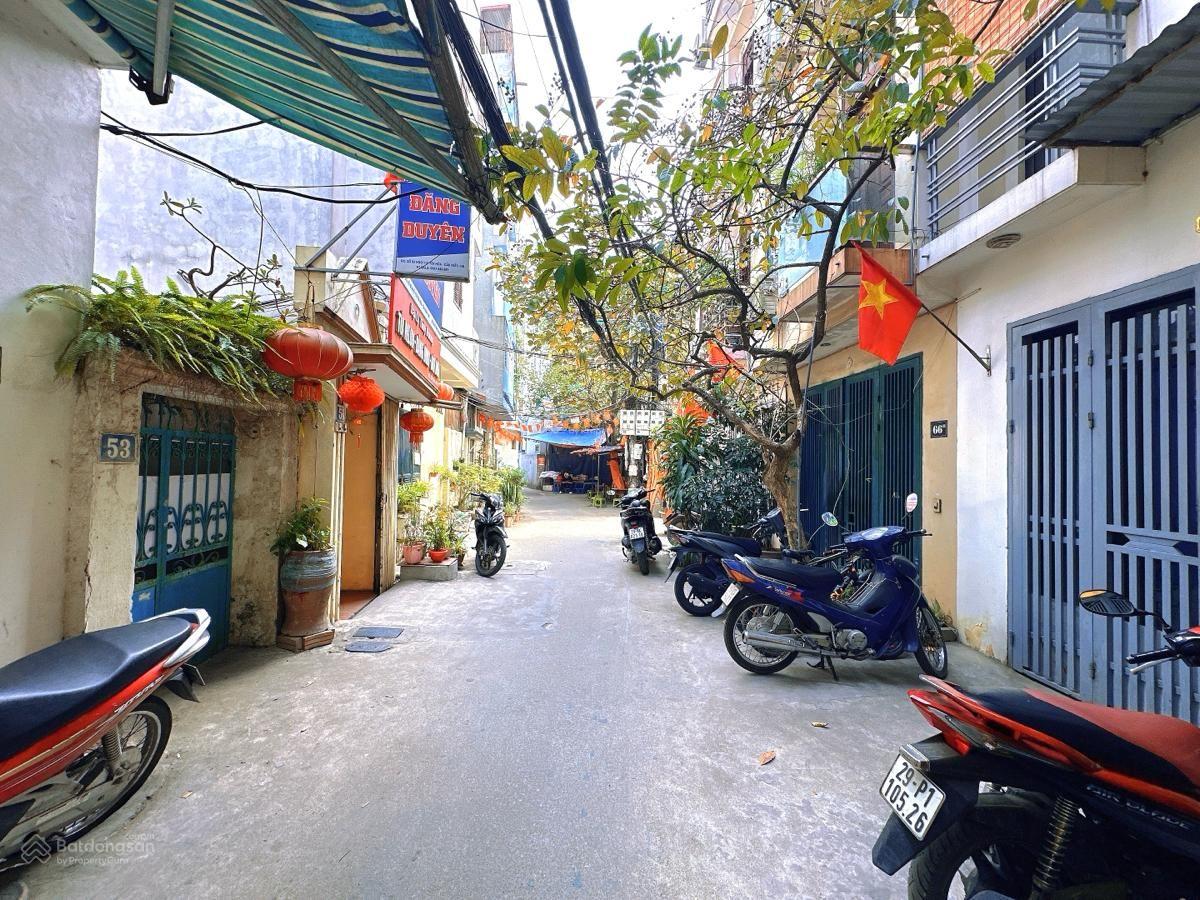 HOT! Cầu Giấy, ô tô đỗ cửa, 50m2*5T, ô chờ thang máy, nhà dân xây chắc chắn, Sổ đỏ đẹo, ở ngay