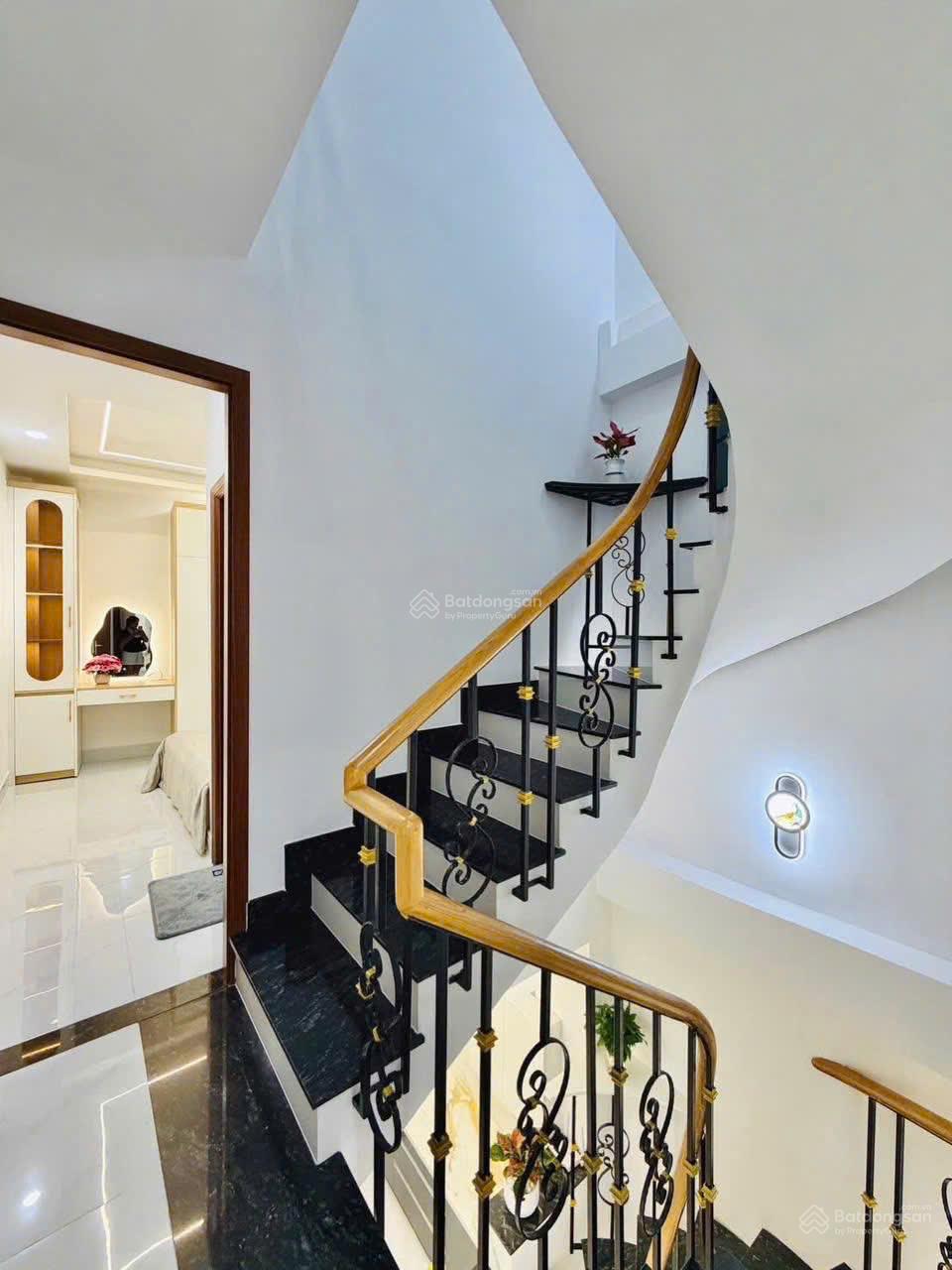 BÁN NHÀ ĐẸP 2 TẦNG ĐÓN TẾT 2026 ~- Mặt tiền 527 Nguyễn Văn Khối P8 Gò Vấp.