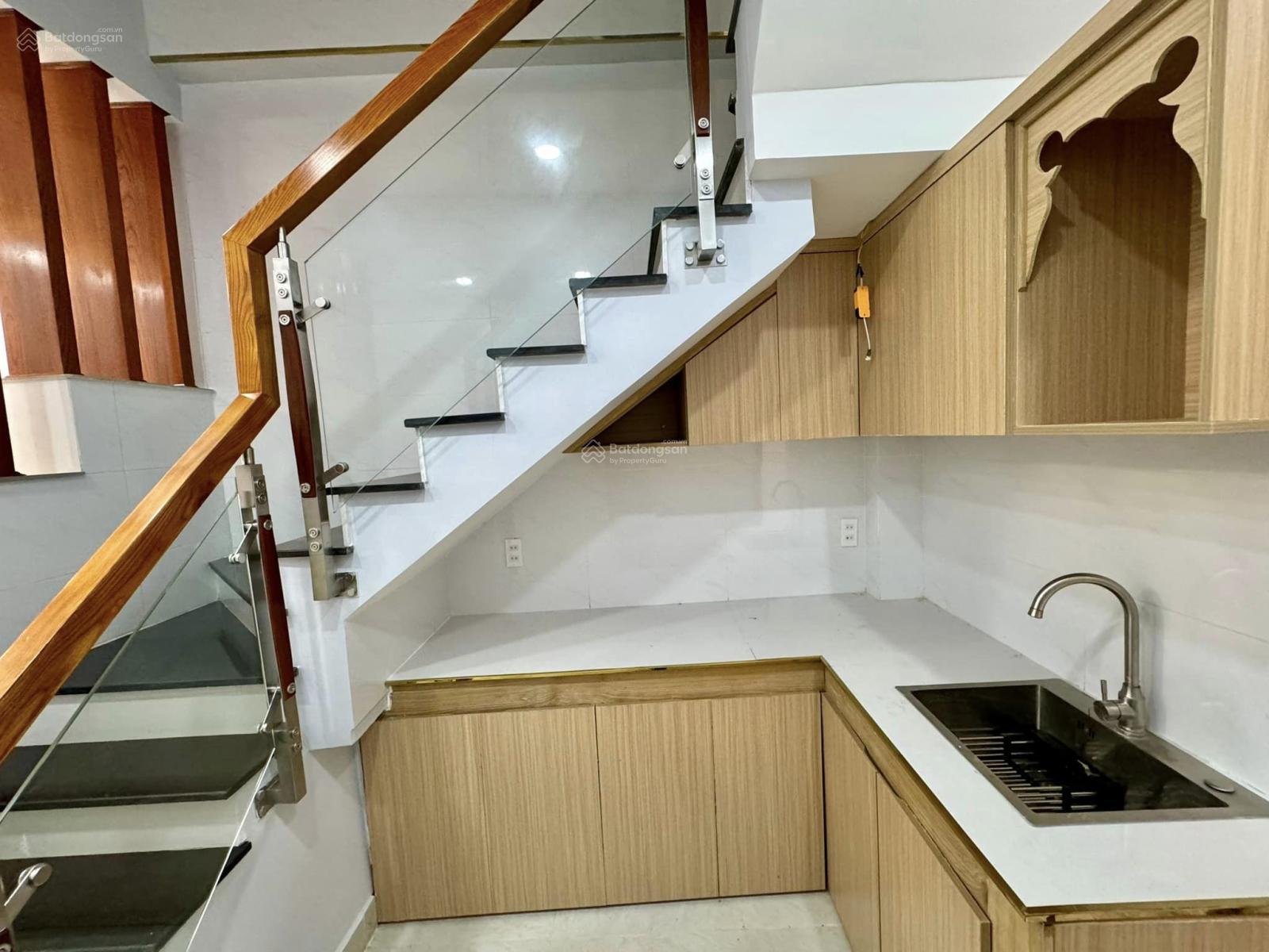 Nhà 3 tầng 4PN hẻm oto Quận 1 chỉ 6tỷ500tr - 40m2