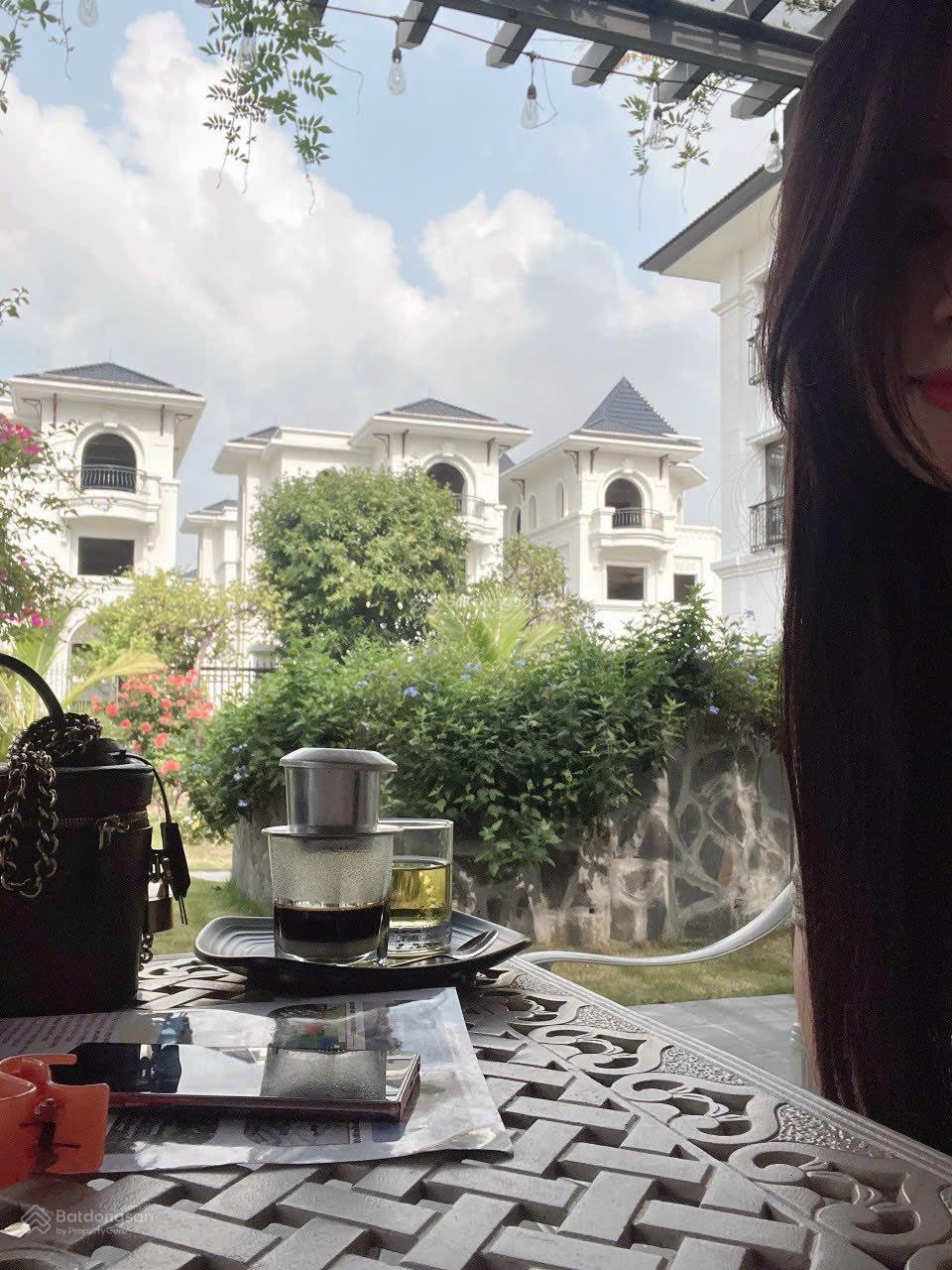 Căn biệt thự Phương Viên rẻ nhất dự án 300m2 sẵn sổ đỏ chỉ 146tr/m2, nhà xây thô nguyên bản Căn biệt thự Phương Viên rẻ nhất dự án 300m2 sẵn sổ đỏ chỉ 146tr/m2, nhà xây thô nguyên bản