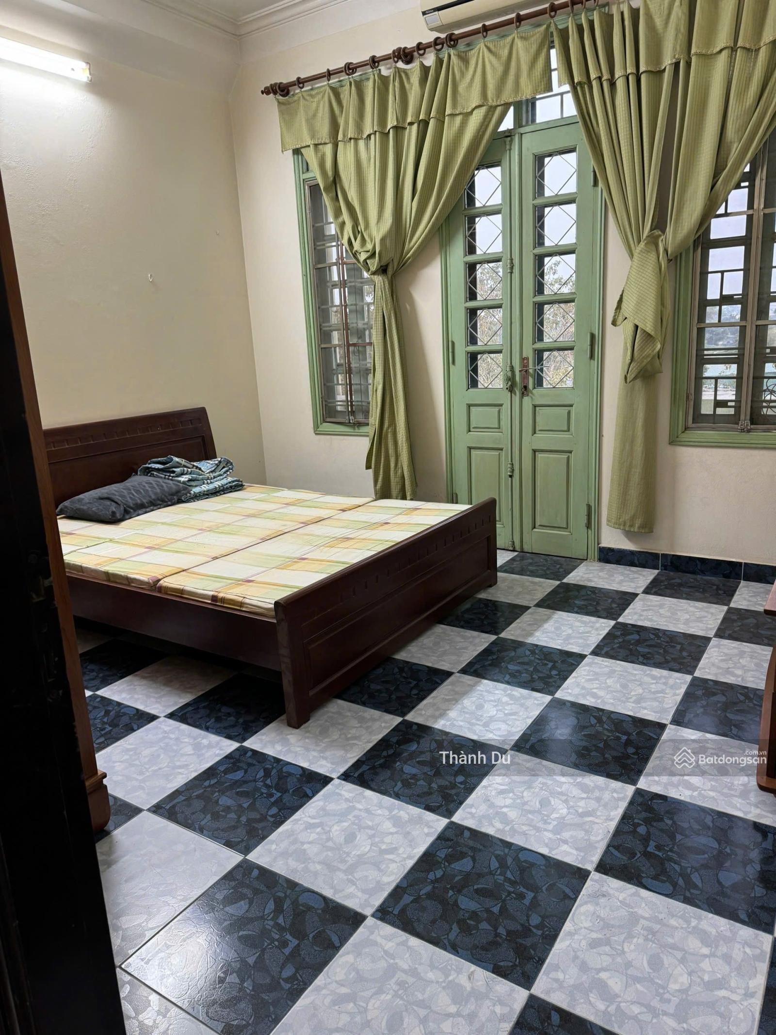 Cho thuê nhà nguyên căn Hoàng Minh Đạo đường trước nhà ô tô 45 chô đỗ, ở, làm văn phòng 12,5 tr