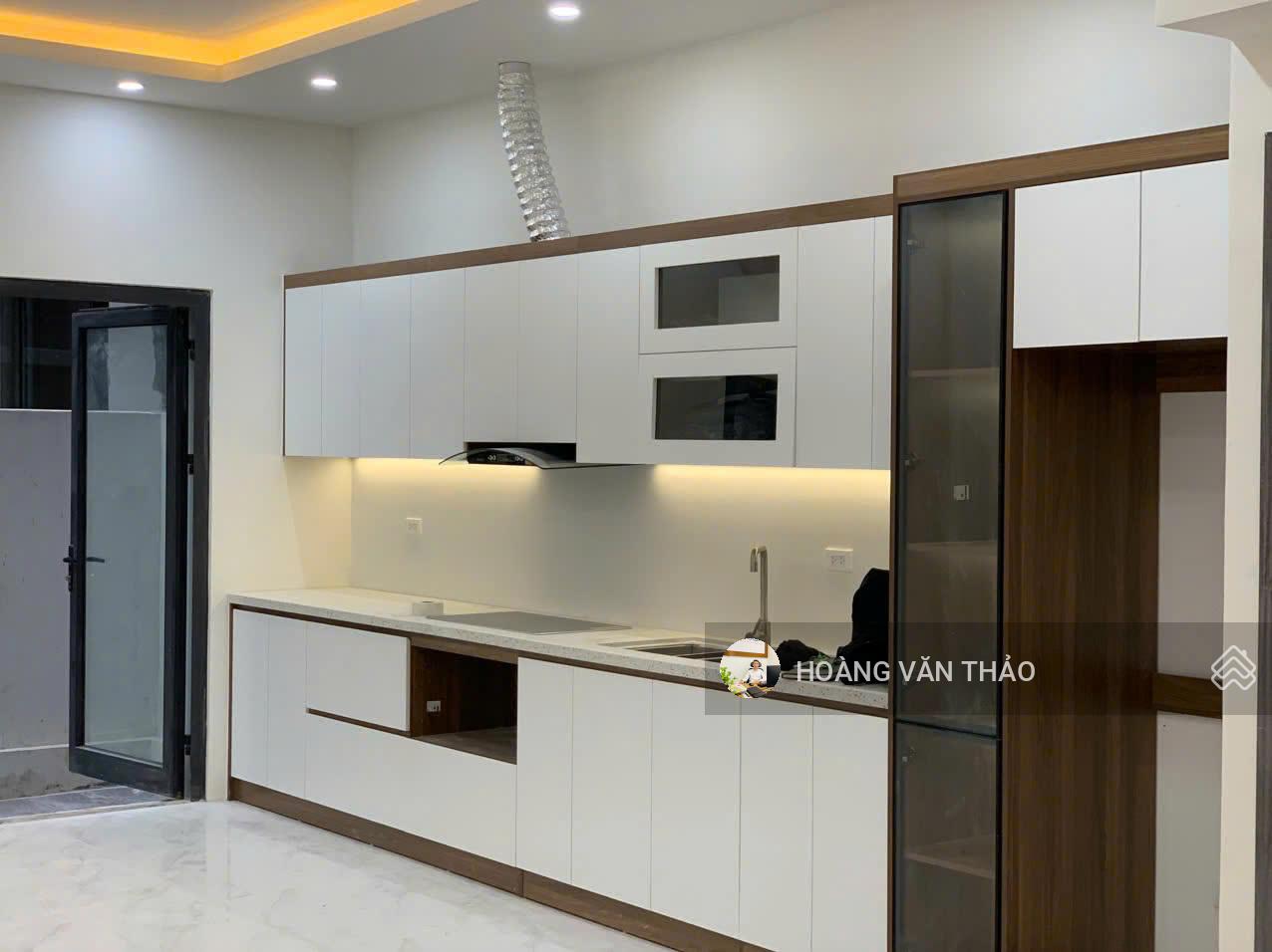 Cho thuê căn liền kề Vinhomes Ocean Park 3, khu Phố Biển, hoàn thiện 2 tầng, đồ cơ bản, giá 10tr BP