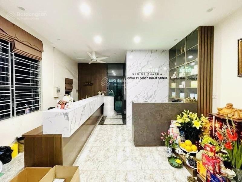 Bán tòa văn phòng! Nguyễn Thị Định, thang máy, ô tô tránh, vỉa hè, thông thẳng phố. 70m2*6T