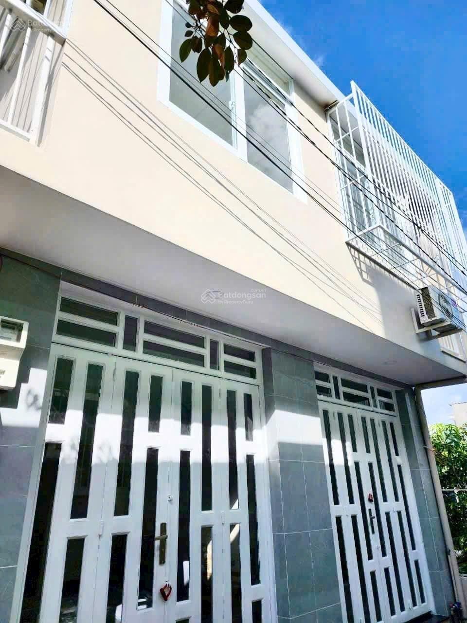 Bán nhà ĐSH hẻm 1784 đường LVL nhà Bè, DT 3.2x8 XD 1 trệt 1 lầu.TK 2pn 1wc,giá 919tr. LH 0965 004 ***