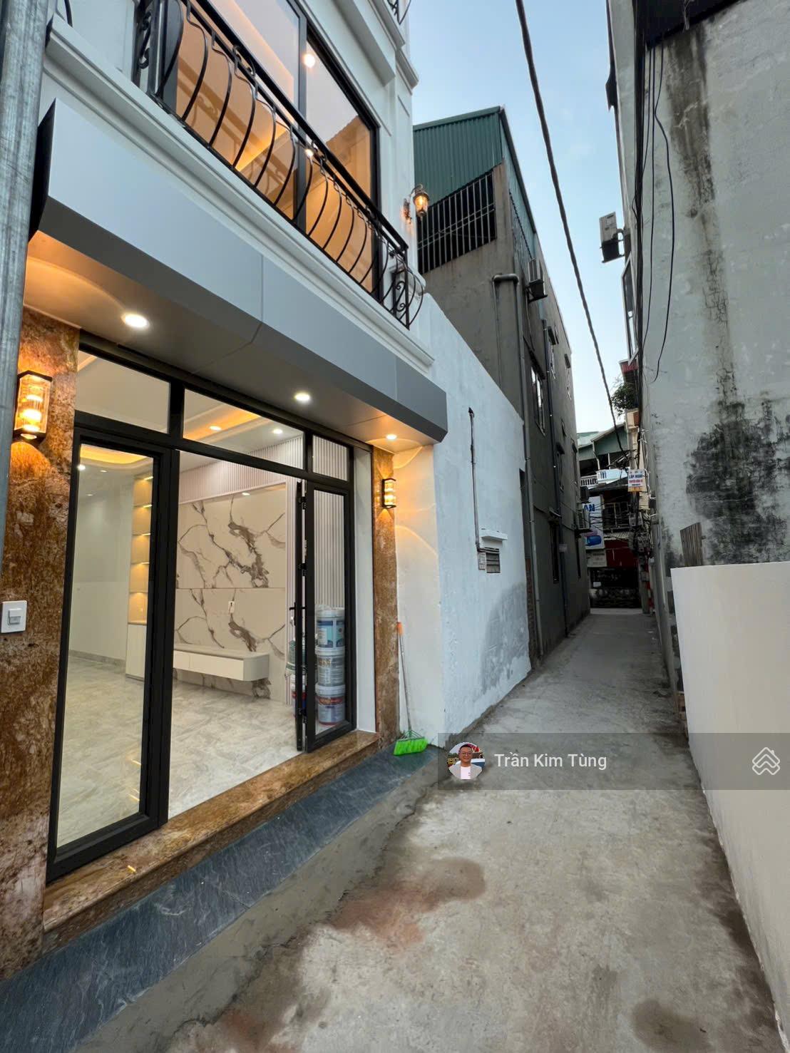 Bán Nhà Thạch Bàn, Gần Chợ Đồng Dinh, Ngõ 68 Nguyễn Văn Linh. 40m x 5 Tầng, 6 P.Ngủ