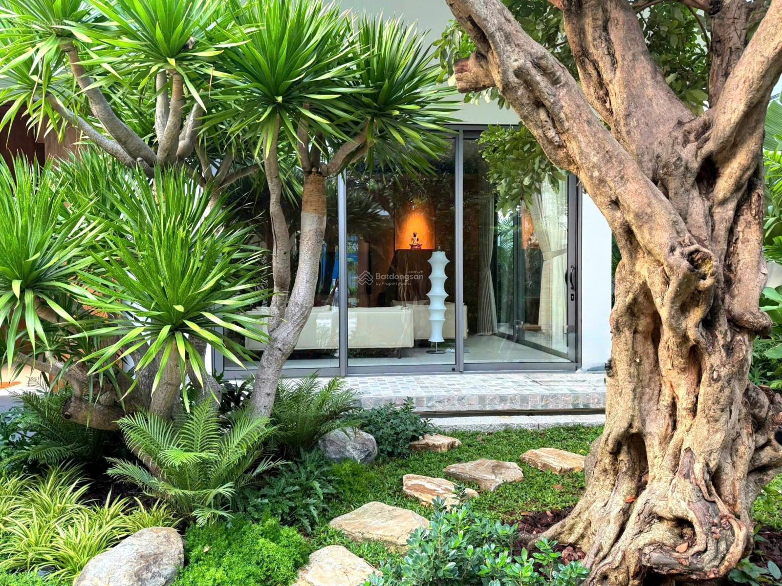 BÁN BIỆT THỰ VIP Nơ Trang Long P12 Q.BT 10mx24m 3 tầng giá 28tỷ9 NHÀ MỚI TOANH CHỈ XÁCH VALI VÀO