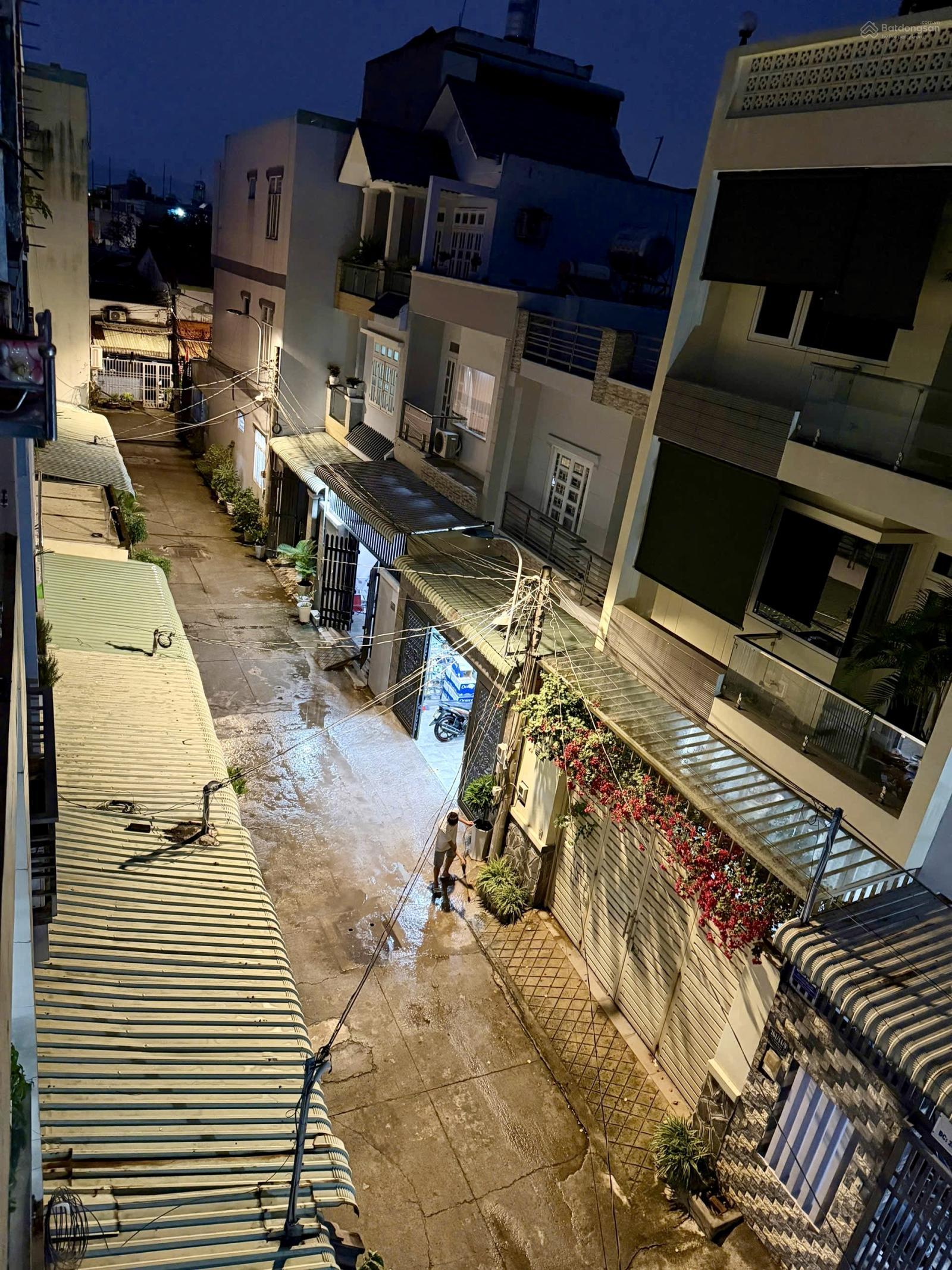 Bán nhà 3 tầng - 4pn 4wc - Hẻm xe tải 5m - Ngay Chợ Tăng Nhơn Phú B- 100m ra mặt tiền - Nhỉnh 6ty