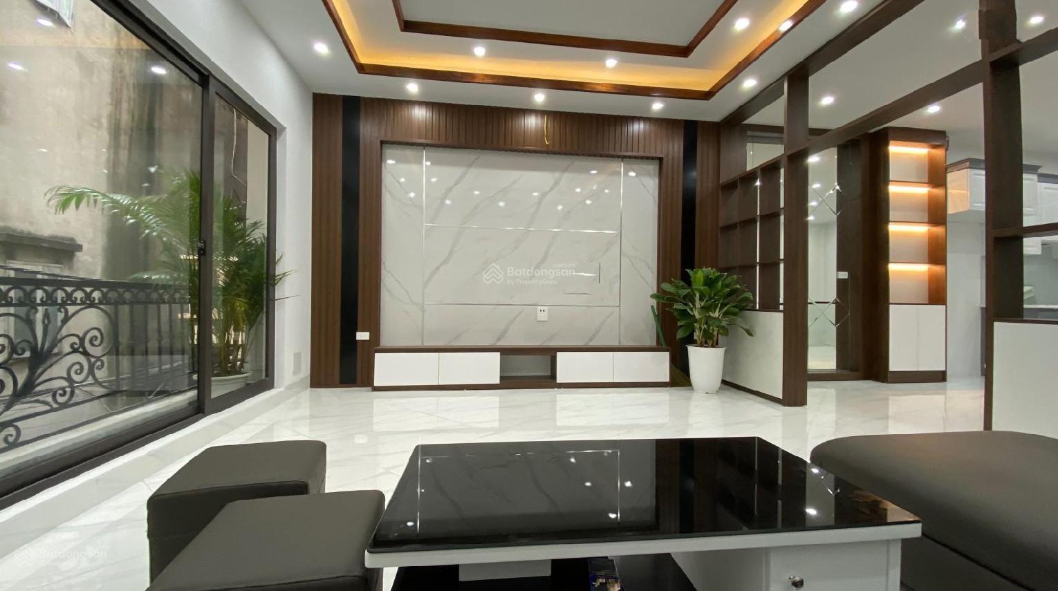 Cho thuê nhà phân lô Thái Hà - Thái Thịnh, DT 65m2 x 5 tầng, mặt tiền 5m, 2 ô tô tránh. Giá 25tr/th