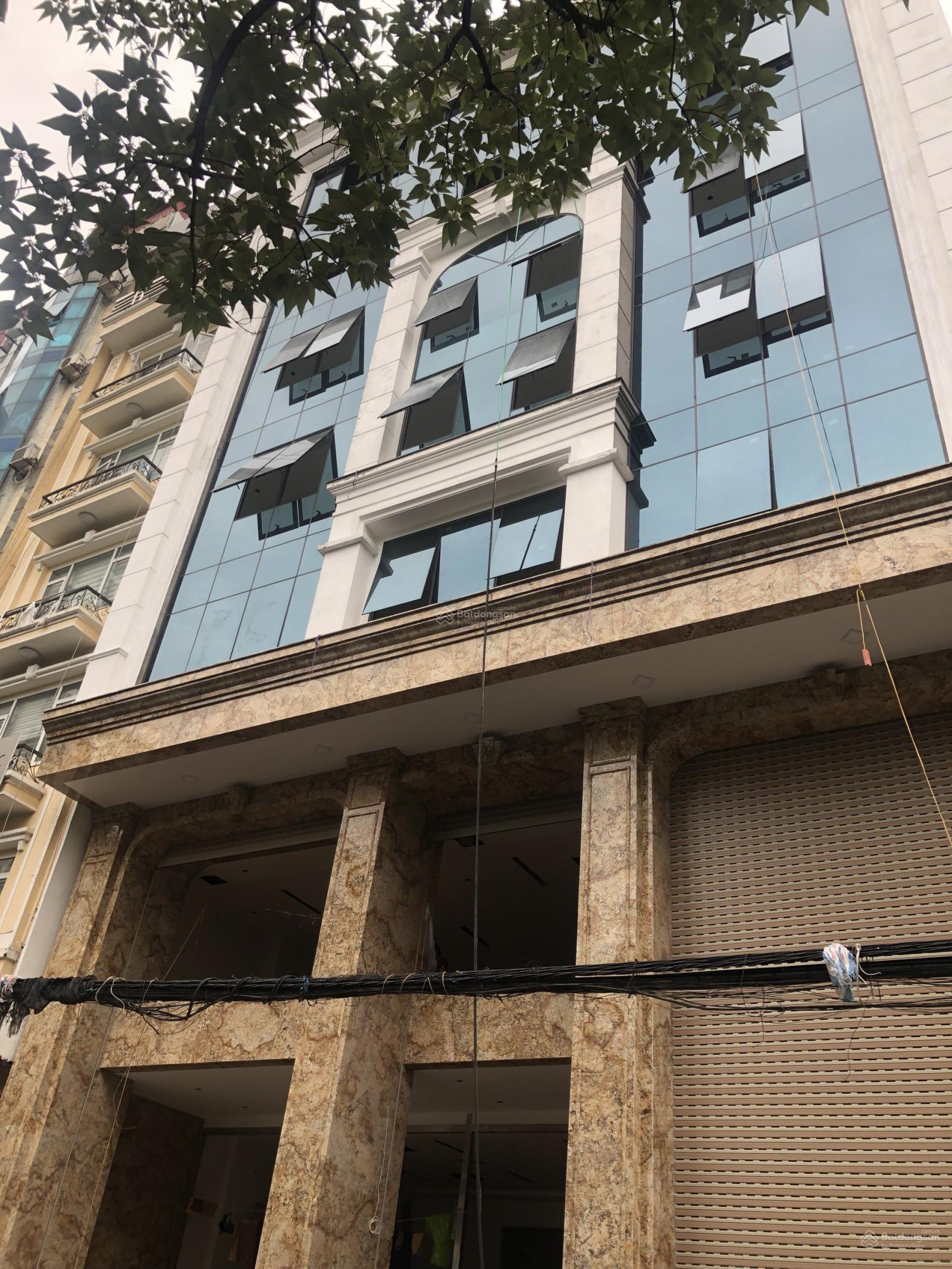 Cho thuê tòa nhà mặt phố VƯƠNG THỪA VŨ.DT : 200M * 8 Tầng + 1 Hầm. MT : 12 M. Thông sàn, thang máy