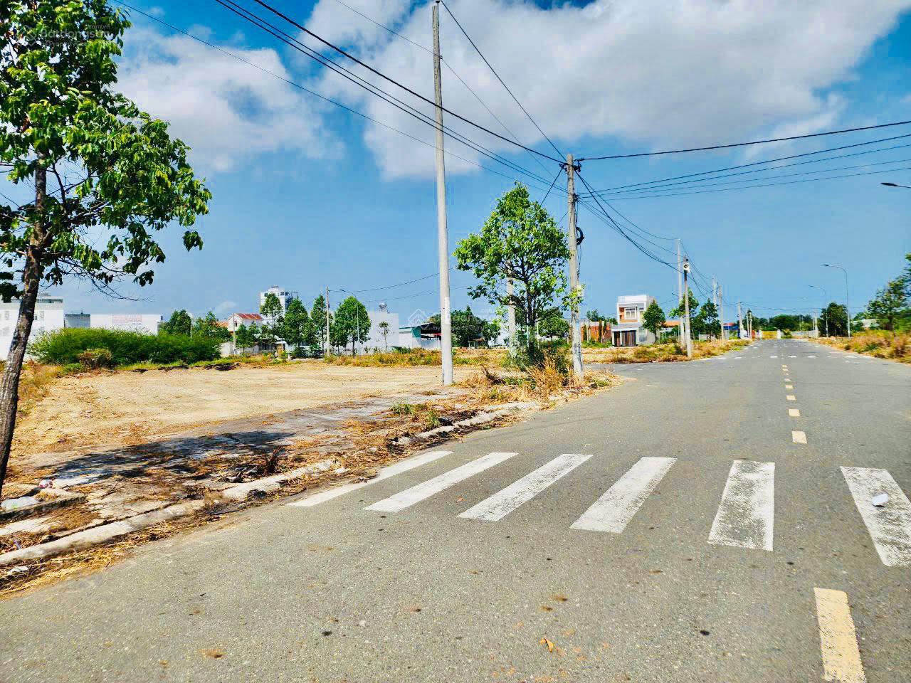 CCG 2 lô liền kề ngay TT Long Điền, BR - VT cách KĐT Biển 1300ha 500m CCG 2 lô liền kề ngay TT Long Điền, BR - VT cách KĐT Biển 1300ha 500m