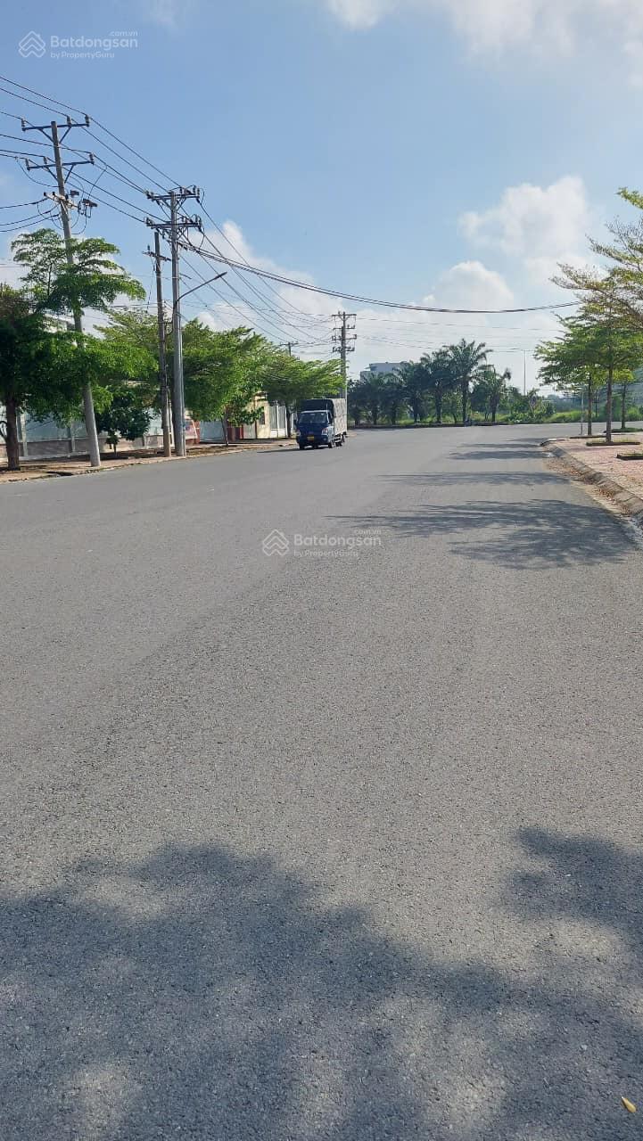 Bán kho xưởng khuôn viên: 5.000m2, xưởng: 3.100m2, tại KCN Tân Đô, Long An, giá bán: 45 tỷ Bán kho xưởng khuôn viên: 5.000m2, xưởng: 3.100m2, tại KCN Tân Đô, Long An, giá bán: 45 tỷ