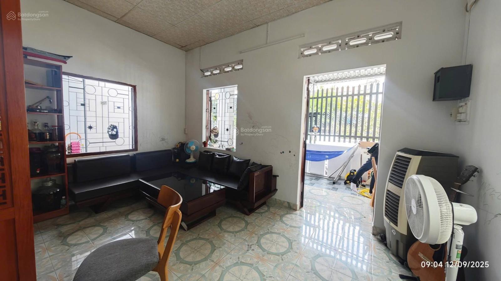 Bán nhà 2 mặt tiền gần biển hòn chồng đường ô tô giá rẻ gần biển nha trang