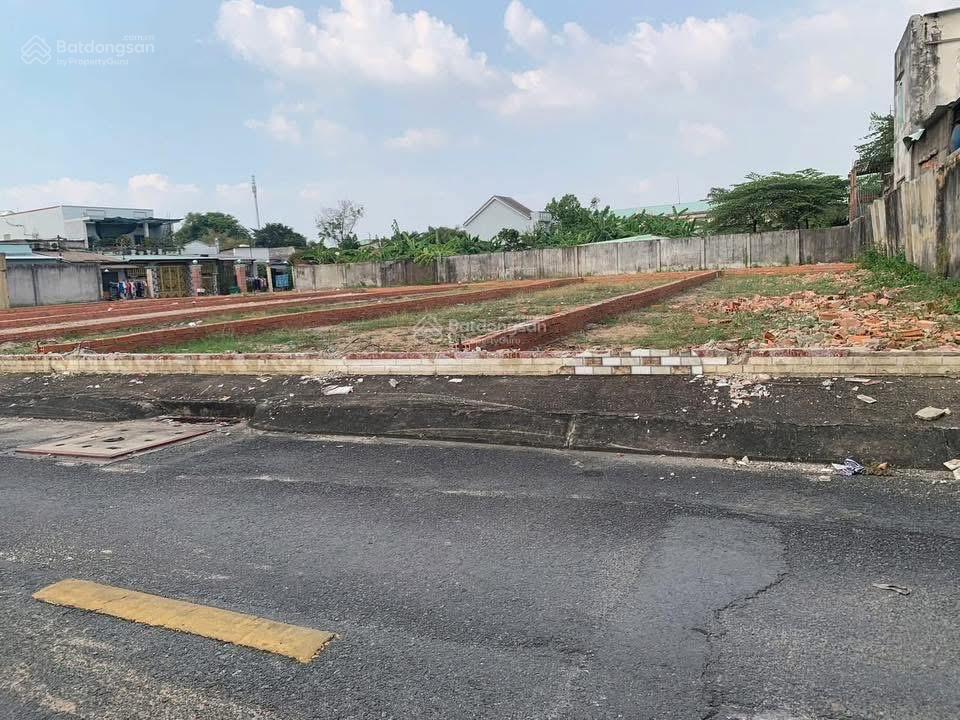 Tôi chính chủ cần bán gấp trong tết lô đất nền 2 mặt tiền siêu đẹp 5x30 full thổ cư - mong gặp nét