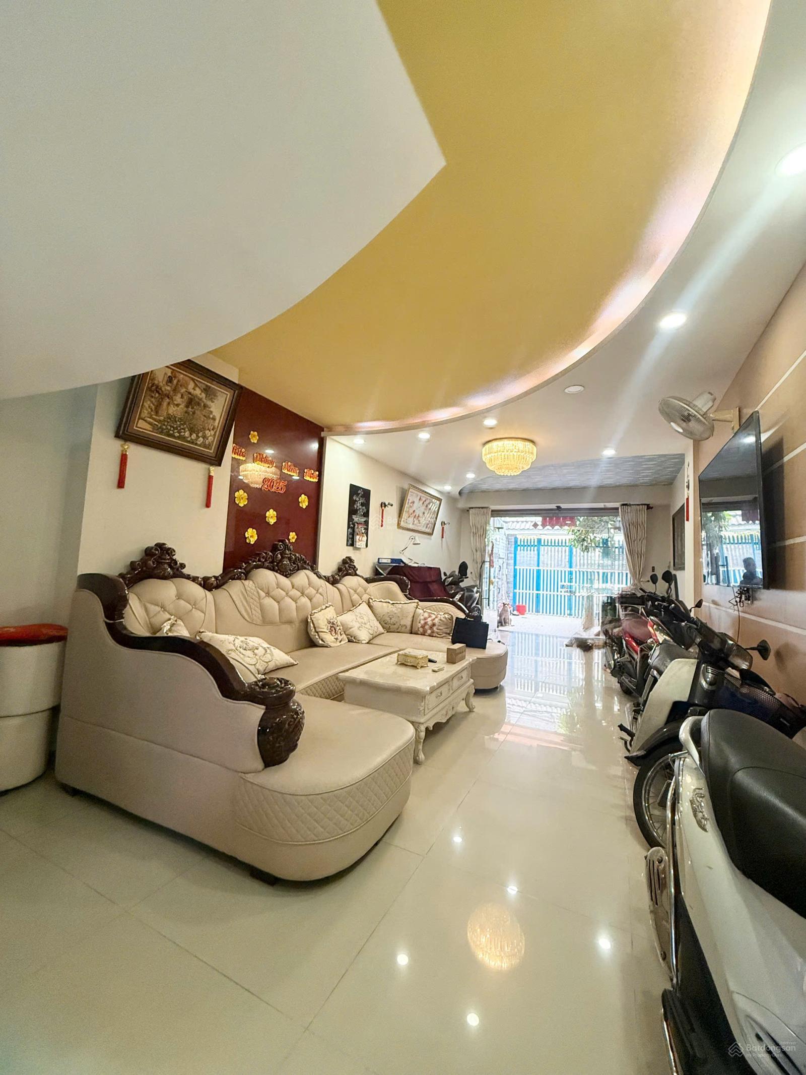 Nguyễn Thị Tần Quận 8 - 2 bước sang Quận 5, DT 106m2 ngang 4.3m, hẻm 5m