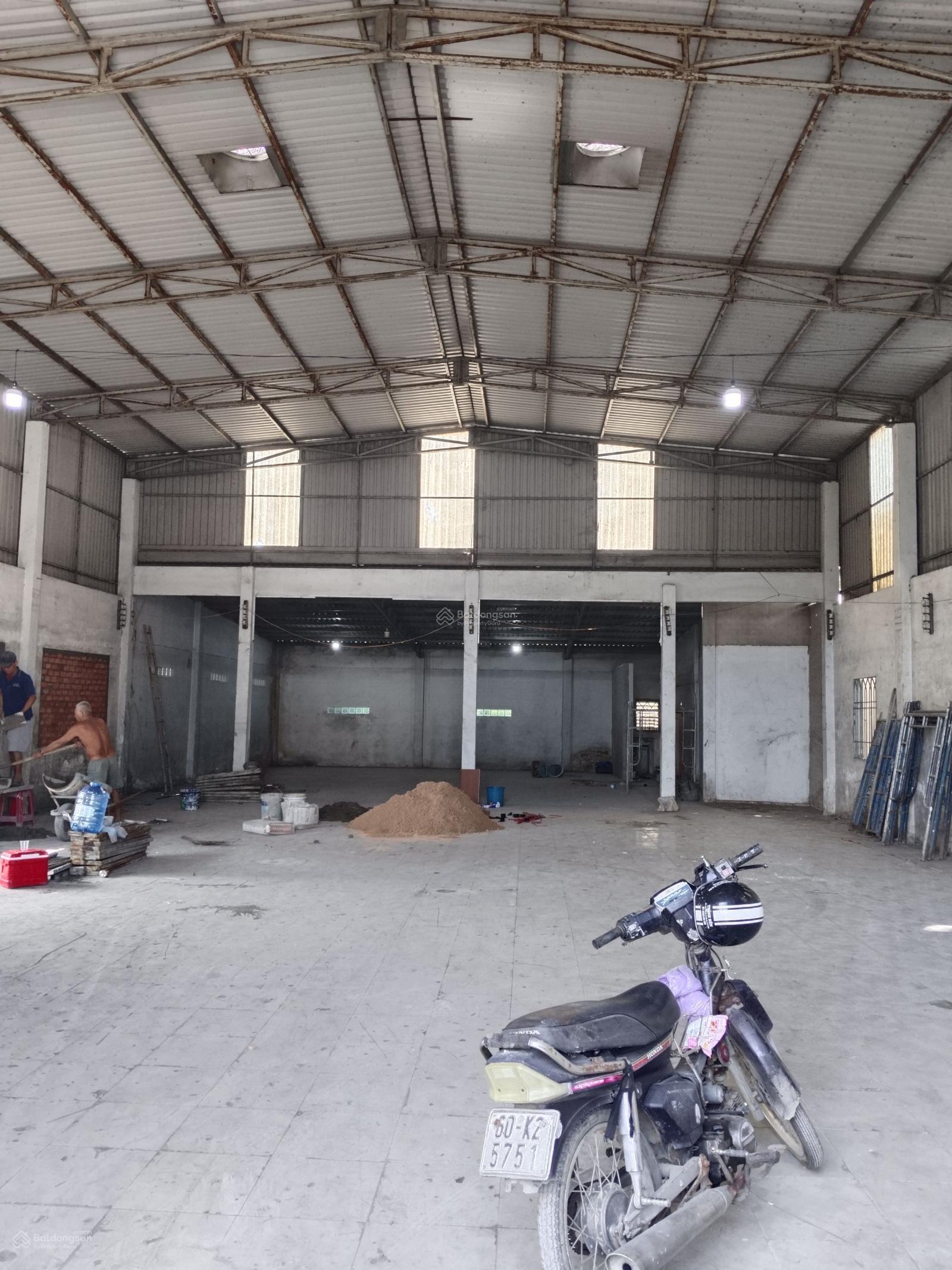 Cho Thuê Nhà Xưởnng Duong Công Khi Tân Hiệp Hóc Môn, DT Xưởng 400m2, Giá 21Tr/Tháng