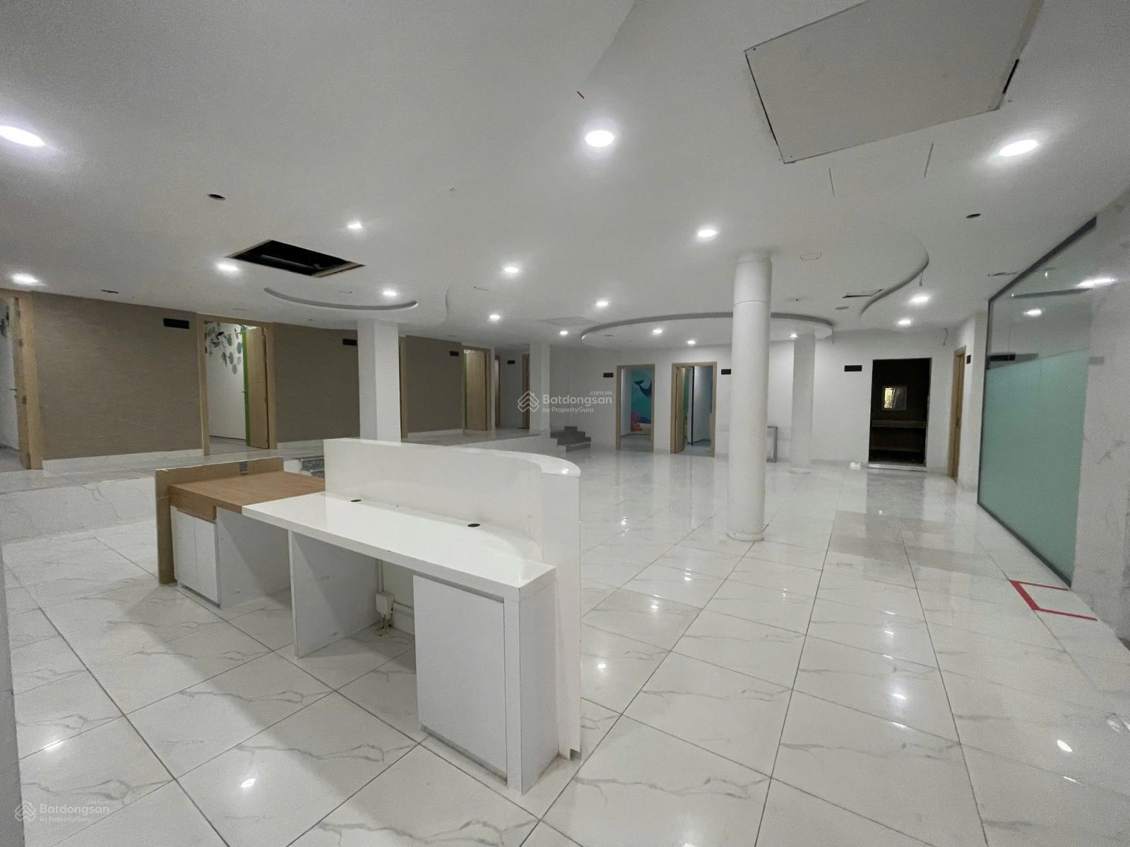 Toà nhà 2200m2 MT Lê Hồng Phong, Quận 5 (10x22. Hầm, 9 tầng). Nhà mới, bàn giao ngay