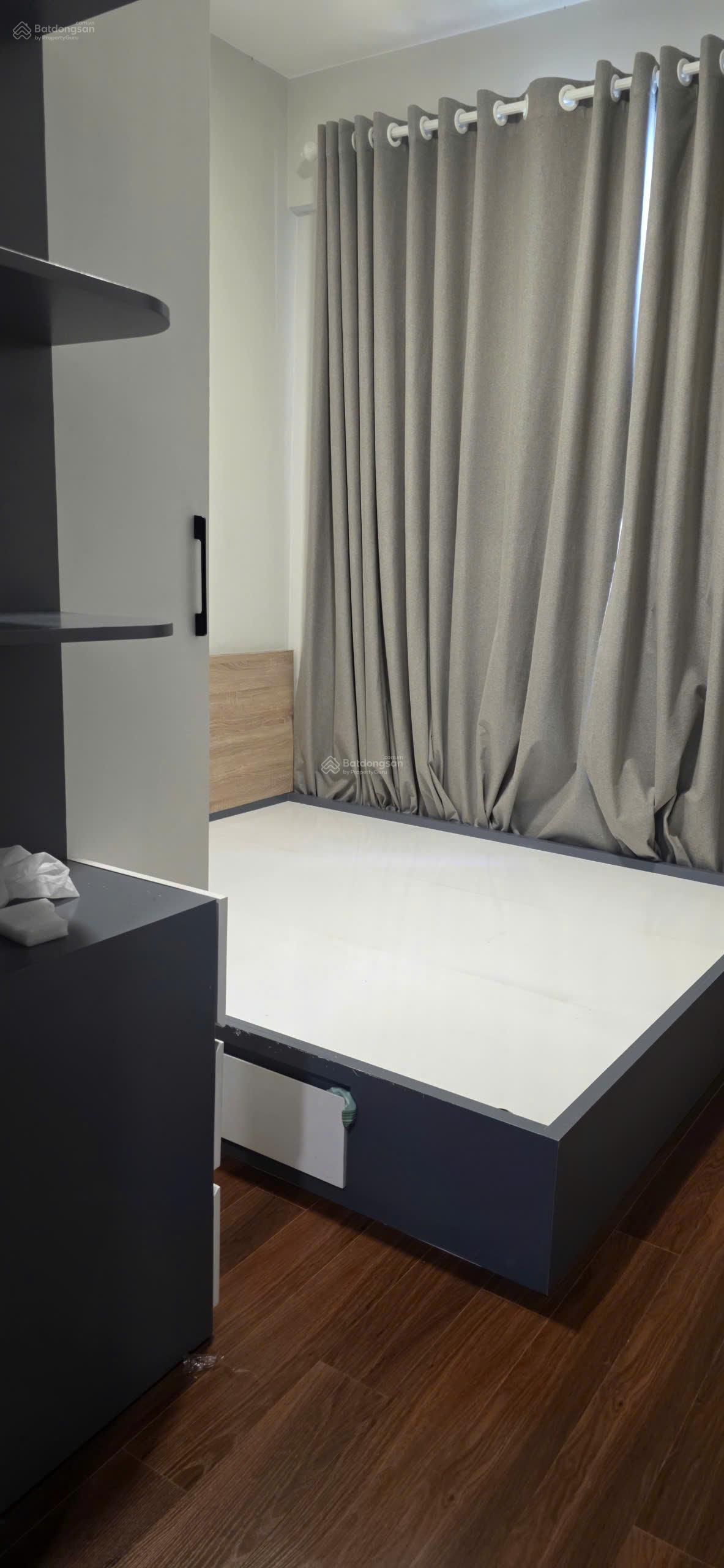 Cần cho thuê căn hộ 2PN-2WC full nội thất như hình tòa C4, view Đông Landmart81. LH: 0902 471 ***