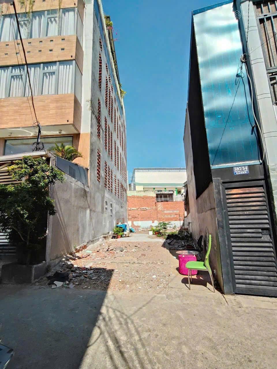 Bán khuôn đất xây CHDV hẻm 1 sẹc Quang Trung P11. dt 142m2 giá chỉ 9ti5 còn bớt. LH 0902 958 ***