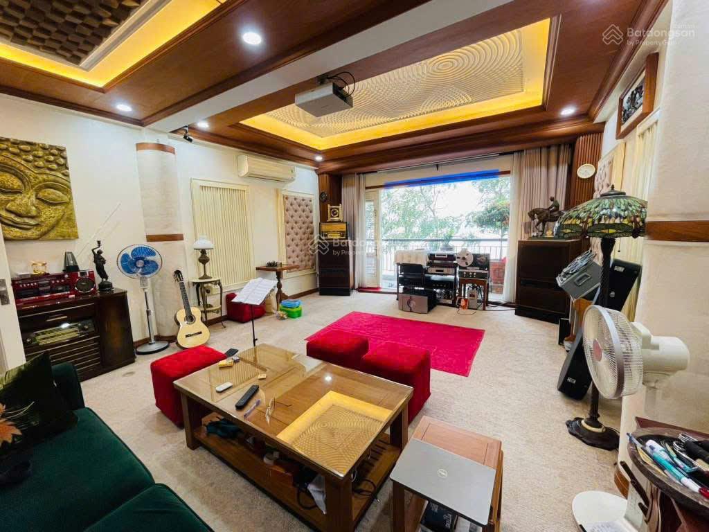 Cần bán nhà phân lô, ôtô tránh, kinh doanh, Phố Lạc Long Quân, DT 58M X 5 Tầng, MT 5M,cách phố 20m Cần bán nhà phân lô, ôtô tránh, kinh doanh, Phố Lạc Long Quân, DT 58M X 5 Tầng, MT 5M,cách phố 20m