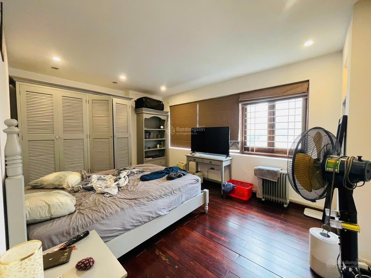 Cần bán nhà phân lô, ôtô tránh, kinh doanh, Phố Lạc Long Quân, DT 58M X 5 Tầng, MT 5M,cách phố 20m Cần bán nhà phân lô, ôtô tránh, kinh doanh, Phố Lạc Long Quân, DT 58M X 5 Tầng, MT 5M,cách phố 20m