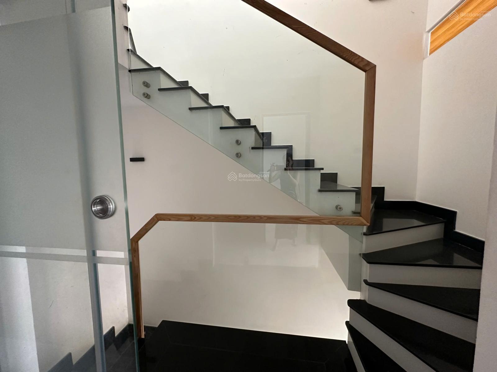 Bán Nhà Phố Golden Mansion 5,7x15,7 gần 90m2 1 trệt 3 lầu 4 phòng ngủ sắp ra sổ hồng 27.9 tỷ ở ngay