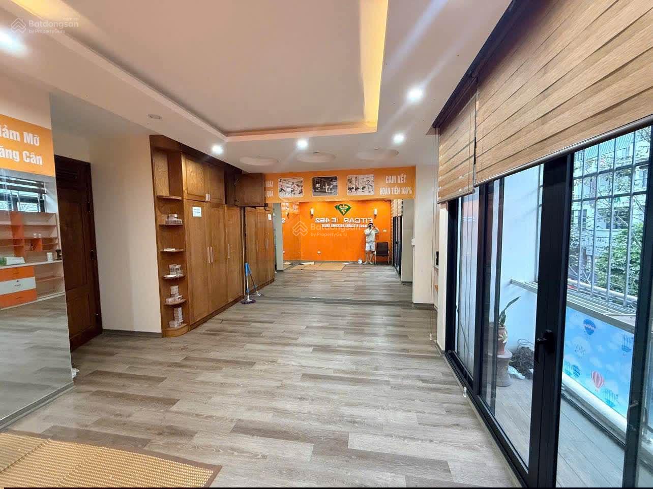 Cho thuê nhà mặt phố Trường Chinh - Đống Đa, dt 65m2 x4 tầng, mt 7.5 m, 45 tr, thông sàn, thang máy