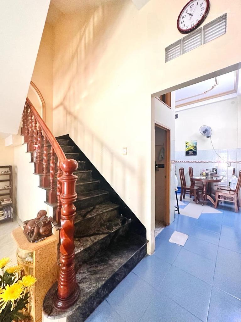 Bán nhà 3 tầng 5 x 12 hẻm 3m sạch đẹp thông thoáng, CMT8 ngay tuyến Metro, TT Q10,3,1, TB