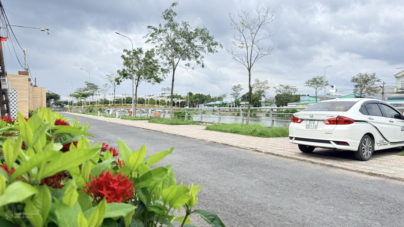 Kẹt bank bán gấp 2378m2 đất thổ cư ngay Phường Sơn Qui, Thành phố Gò Công giá 3tr/m2 , sổ hồng bst